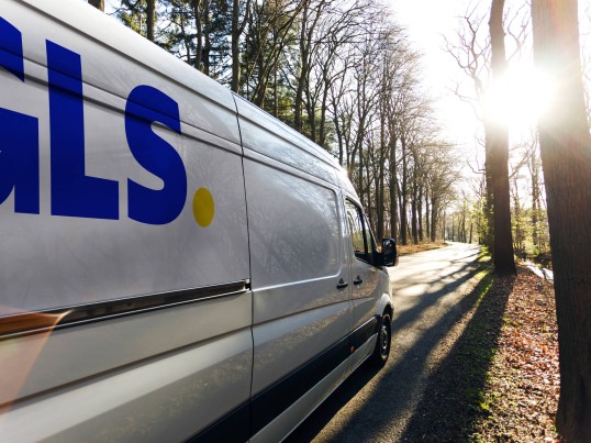 Fleet vans GLS France logo GLS on truck