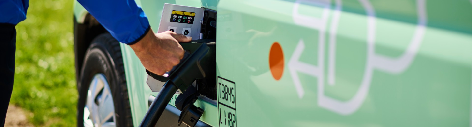 gls drivers close to their ebikes