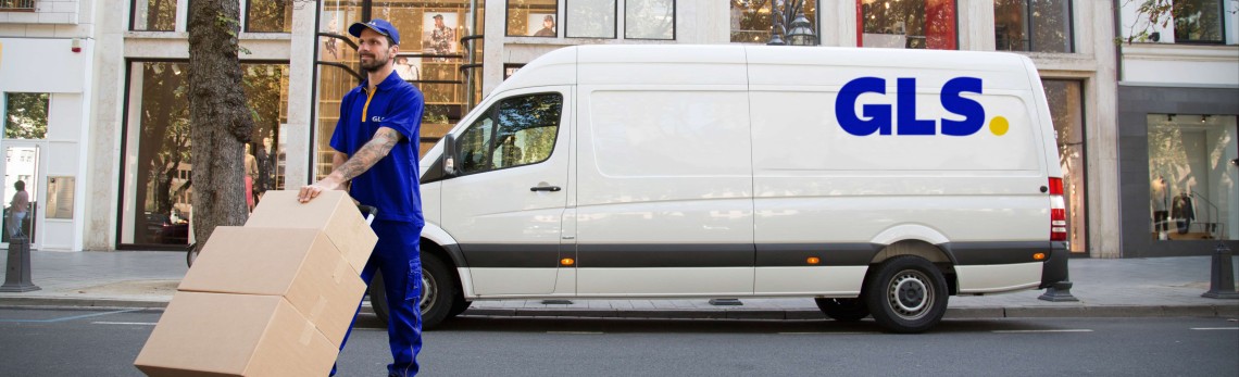 GLS truck arriving to a depot