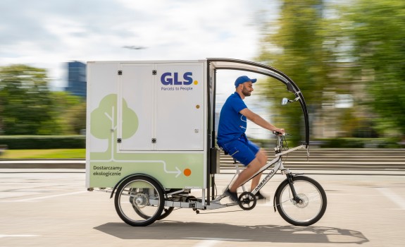 GLS driver riding an ebaike