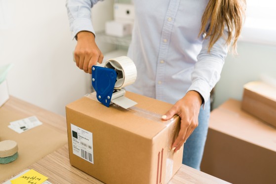 Women packing parcel in GLS Fulfillment center