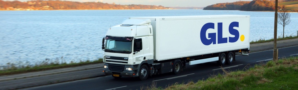 Parcels shipping through GLS trucks